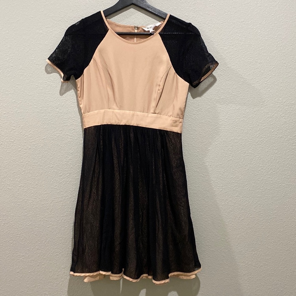 BCBGeneration Nude Black Lace Short Sleeve Fit & Flare Dress Size 2